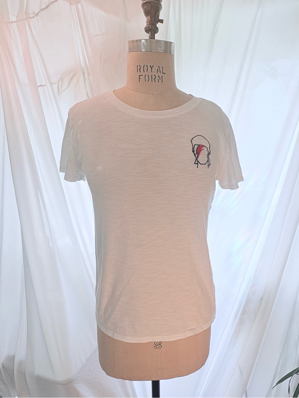 David Bowie Lucky Brand Embroidered Aladdin Sane Tee White Band Tee Size M